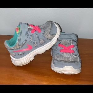 Used Nike Revolution 2 Girls Toddler Shoes 3C